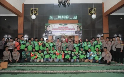 Polres Blitar Gelar Doa Bersama dan Santunan Ojol