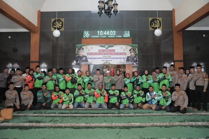 Polres Blitar Gelar Doa Bersama dan Santunan Ojol