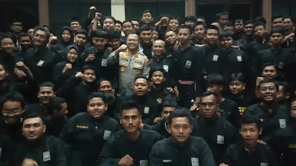 Kapolrestabes Surabaya Kunjungi Latihan PSHT Cabang Surabaya, Sampaikan Pesan Kamtibmas