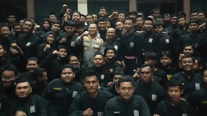 Kapolrestabes Surabaya Kunjungi Latihan PSHT Cabang Surabaya, Sampaikan Pesan Kamtibmas