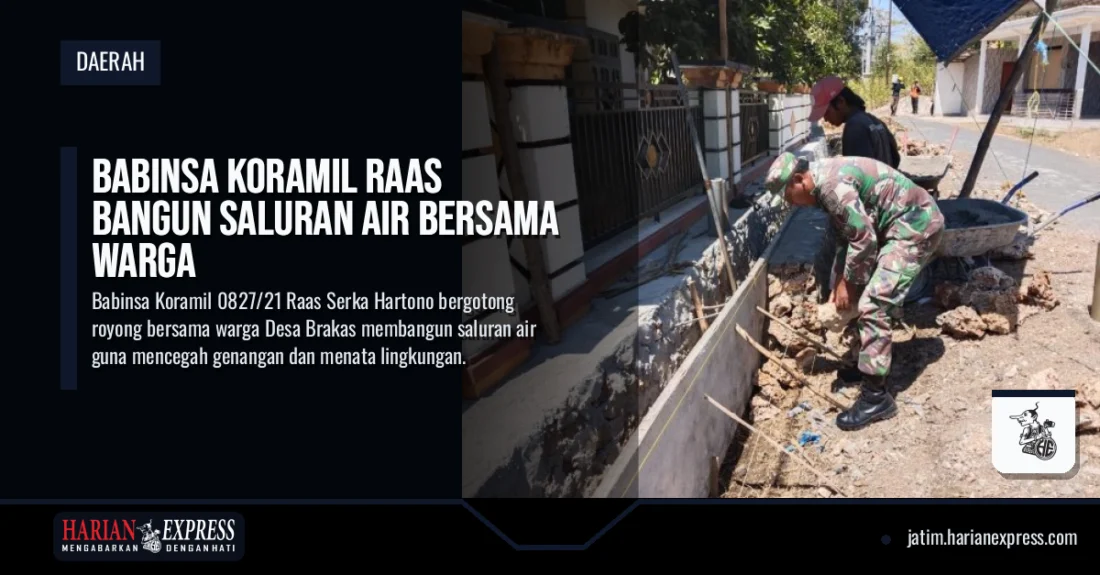 Babinsa Koramil Raas Bangun Saluran Air Bersama Warga
