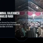 Warga dan keluarga besar Terminal Rajekwesi mengikuti peringatan Maulid Nabi Muhammad SAW. Sabtu (12/9/2026)