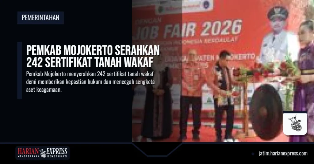 Pemkab Mojokerto Serahkan 242 Sertifikat Tanah Wakaf