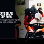 Relawan PMI Kabupaten Mojokerto mengikuti salah satu tantangan kerja sama tim dalam RESPONDER CUP 2026 di Halaman PMI Kabupaten Mojokerto, dengan kegiatan disampaikan pada Rabu (09/09/2026).(Foto : Dok.kominfo jatim) | Sumber: Dok.kominfo jatim)
