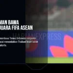 Pelatih Timnas Indonesia John Herdman memberikan semangat kepada para pemainnya saat laga panas melawan Bangladesh pada pertandingan Grup A FIFA ASEAN Cup 2026 di Jakarta, Kamis (1/10/2026). (KLY/Budy Santoso)